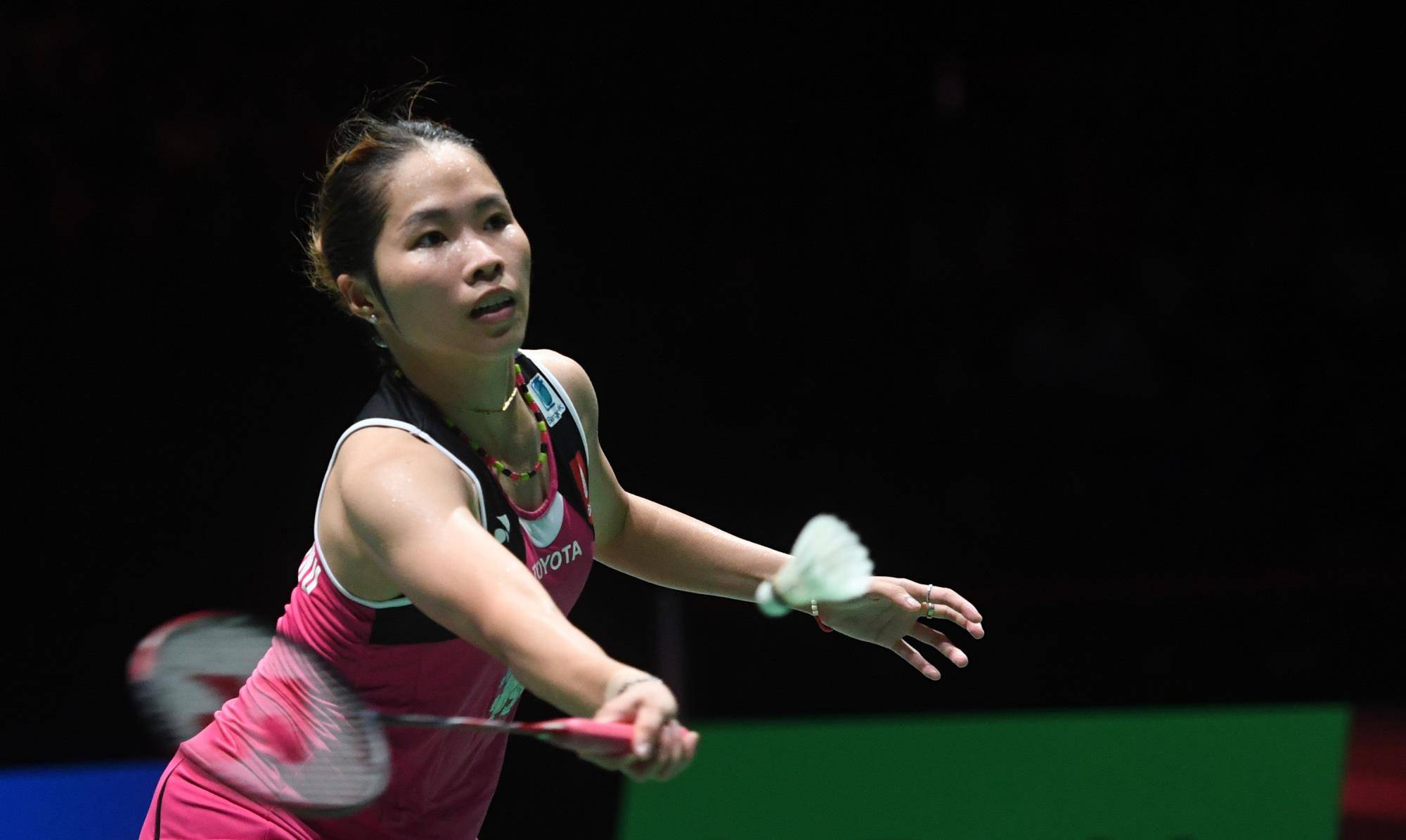 使得他在英 使得他在英