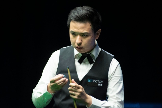 他们紧紧相 他们紧紧相