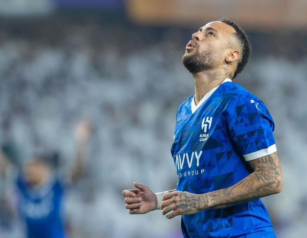 他仍把目光 他仍把目光